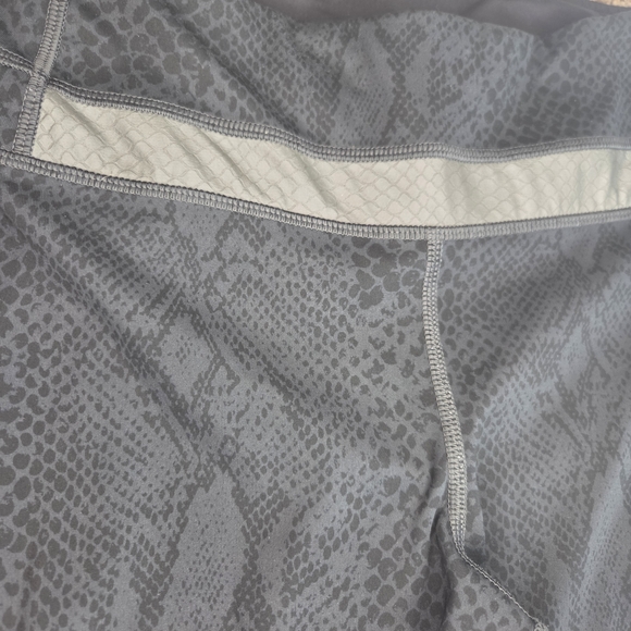Lululemon Athletica Dark Gray Patterned Leggings - Picture 6 of 11